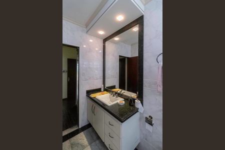 Casa à venda com 1000m², 5 quartos e 8 vagasBanheiro social 2