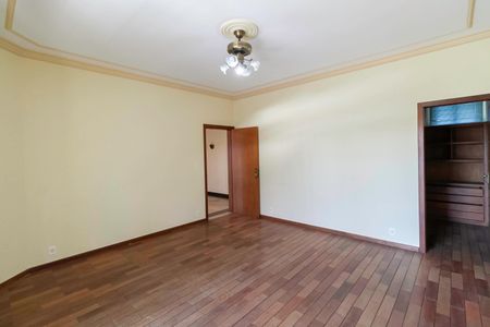 Casa à venda com 1000m², 5 quartos e 8 vagasQuarto 1