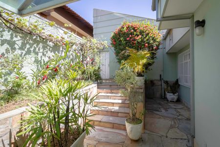 Casa à venda com 1000m², 5 quartos e 8 vagasEntrada