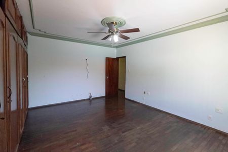 Casa à venda com 1000m², 5 quartos e 8 vagasSuíte