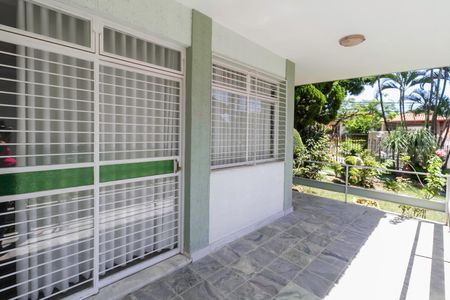 Casa à venda com 1000m², 5 quartos e 8 vagasVaranda