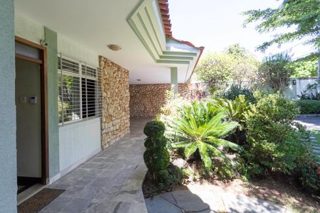 Casa à venda com 1000m², 5 quartos e 8 vagasEntrada