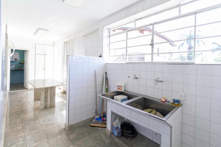 Casa à venda com 1000m², 5 quartos e 8 vagasÁrea de serviço