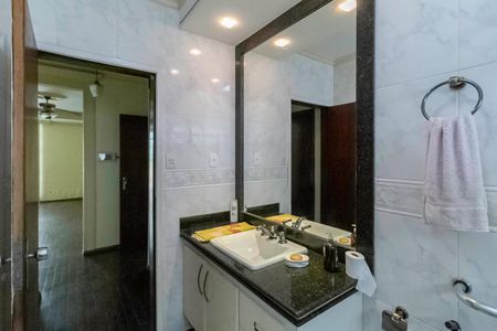 Casa à venda com 1000m², 5 quartos e 8 vagasBanheiro social 2