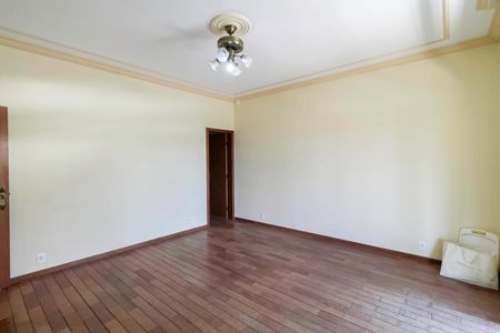 Casa à venda com 1000m², 5 quartos e 8 vagasQuarto 1