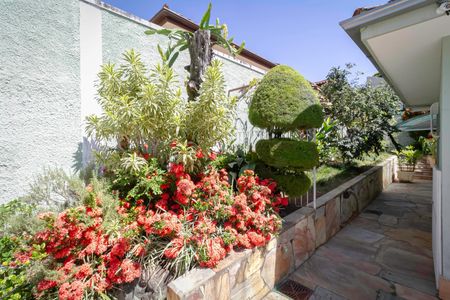 Casa à venda com 1000m², 5 quartos e 8 vagasQuintal