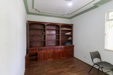 Casa à venda com 1000m², 5 quartos e 8 vagasEscritório