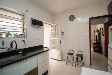 Casa à venda com 251m², 3 quartos e 3 vagas Casa à venda com 251m², 3 quartos e 3 vagasCozinha