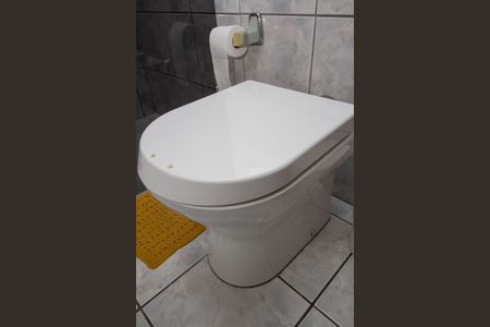 Casa à venda com 251m², 3 quartos e 3 vagas Casa à venda com 251m², 3 quartos e 3 vagasBanheiro Social