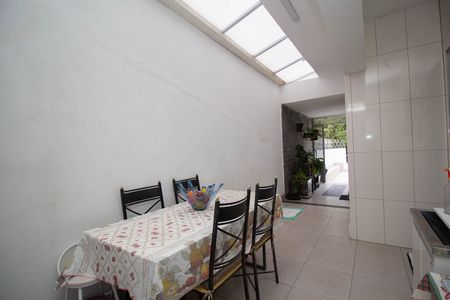 Casa à venda com 251m², 3 quartos e 3 vagas Casa à venda com 251m², 3 quartos e 3 vagasÁrea de Serviço