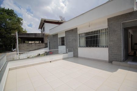 Casa à venda com 251m², 3 quartos e 3 vagas Casa à venda com 251m², 3 quartos e 3 vagasTerraço