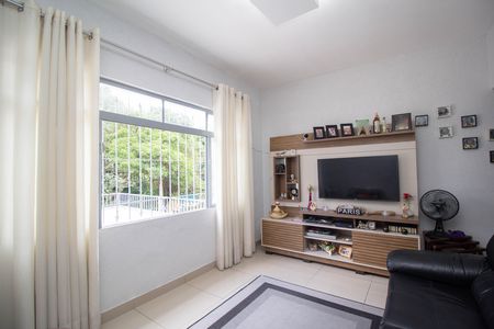 Casa à venda com 251m², 3 quartos e 3 vagas Casa à venda com 251m², 3 quartos e 3 vagasSala
