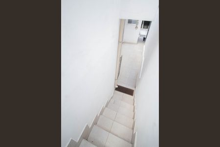 Casa à venda com 251m², 3 quartos e 3 vagas Casa à venda com 251m², 3 quartos e 3 vagasEscada