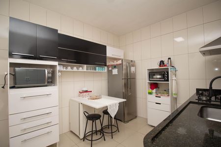Casa à venda com 251m², 3 quartos e 3 vagas Casa à venda com 251m², 3 quartos e 3 vagasCozinha