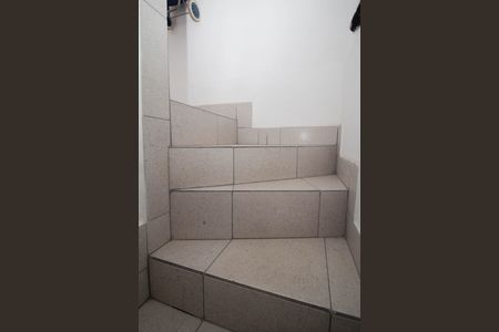 Casa à venda com 251m², 3 quartos e 3 vagas Casa à venda com 251m², 3 quartos e 3 vagasEscada
