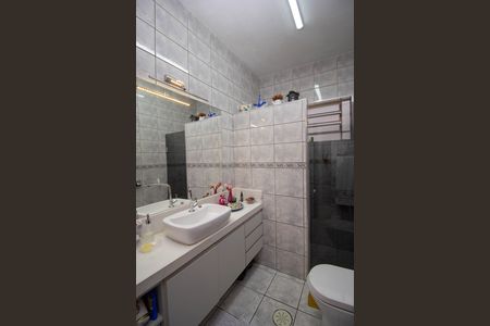 Casa à venda com 251m², 3 quartos e 3 vagas Casa à venda com 251m², 3 quartos e 3 vagasBanheiro Social