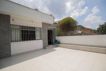 Casa à venda com 251m², 3 quartos e 3 vagas Casa à venda com 251m², 3 quartos e 3 vagasTerraço