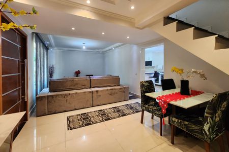 Casa à venda com 366m², 2 quartos e 4 vagasSala