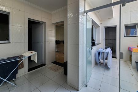 Casa à venda com 366m², 2 quartos e 4 vagasLavanderia