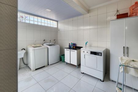 Casa à venda com 366m², 2 quartos e 4 vagasLavanderia