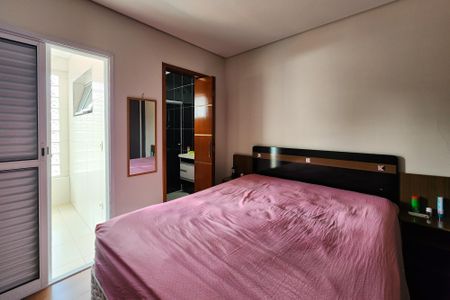 Casa à venda com 366m², 2 quartos e 4 vagasSuíte 2