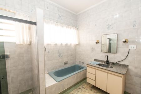 Casa à venda com 200m², 3 quartos e 2 vagasBanheiro