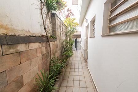 Casa à venda com 200m², 3 quartos e 2 vagasCorredor