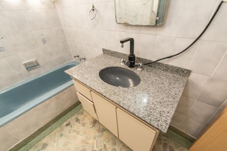 Casa à venda com 200m², 3 quartos e 2 vagasBanheiro