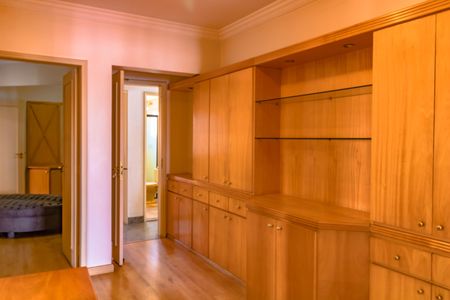 Apartamento à venda com 370m², 6 quartos e 6 vagasQuarto 4