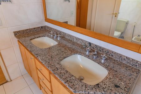 Apartamento à venda com 370m², 6 quartos e 6 vagasBanheiro