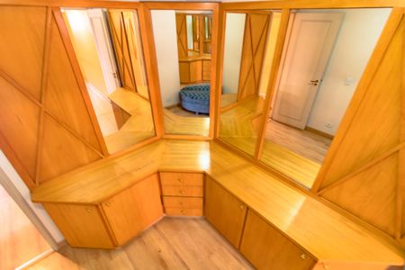 Apartamento à venda com 370m², 6 quartos e 6 vagasCloset do Quarto 4