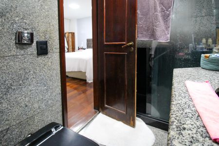 Apartamento à venda com 173m², 4 quartos e 4 vagasSuíte 1 - Banheiro