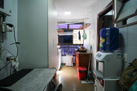 Apartamento à venda com 173m², 4 quartos e 4 vagasCozinha e Área de Serviço