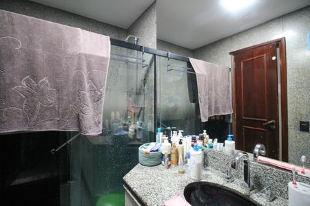 Apartamento à venda com 173m², 4 quartos e 4 vagasSuíte 1 - Banheiro