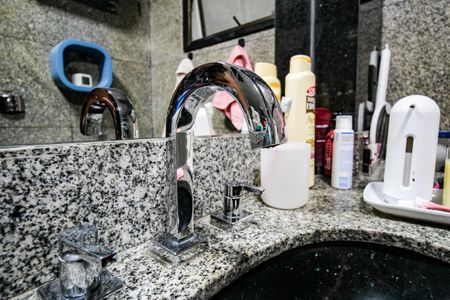 Apartamento à venda com 173m², 4 quartos e 4 vagasSuíte 1 - Banheiro