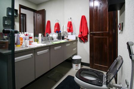 Apartamento à venda com 173m², 4 quartos e 4 vagasBanheiro Social