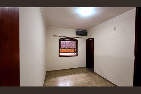 Casa à venda com 200m², 3 quartos e 3 vagasSuíte