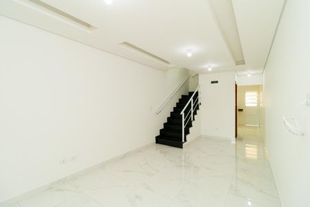 Casa à venda com 107m², 3 quartos e 2 vagasSala