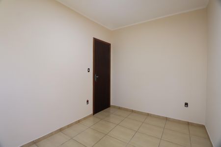 Casa à venda com 120m², 4 quartos e 6 vagasQuarto 2