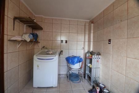 Casa à venda com 120m², 4 quartos e 6 vagasLavanderia