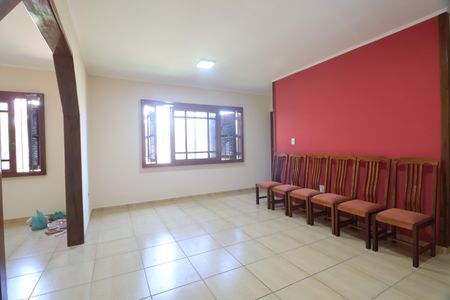 Casa à venda com 120m², 4 quartos e 6 vagasSala