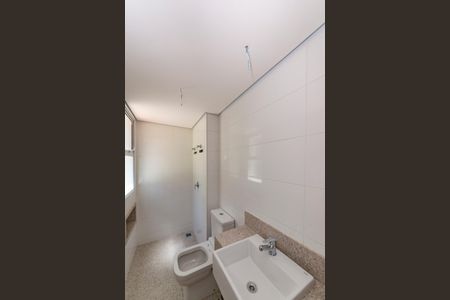 Apartamento à venda com 135m², 4 quartos e 4 vagasBanheiro da Suíte 2