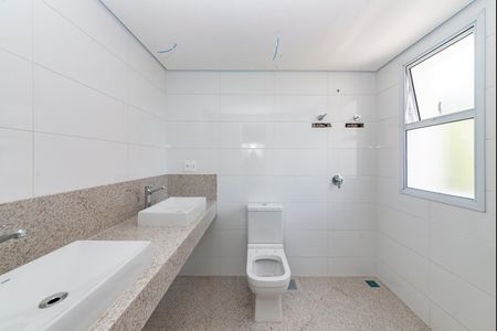 Apartamento à venda com 135m², 4 quartos e 4 vagasBanheiro da Suíte 1