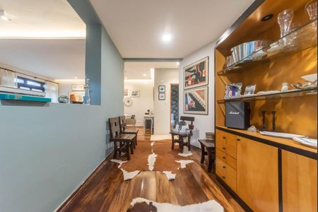 Casa à venda com 240m², 4 quartos e 4 vagasSala - Bar