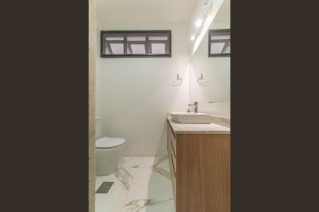 Casa à venda com 240m², 4 quartos e 4 vagasBanheiro