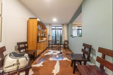 Casa à venda com 240m², 4 quartos e 4 vagasSala - Bar