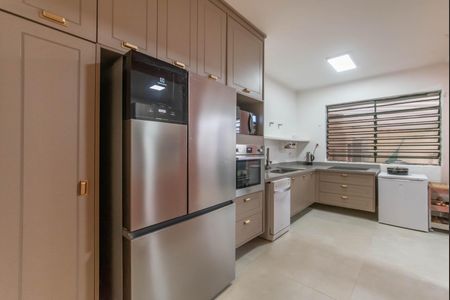 Casa à venda com 240m², 4 quartos e 4 vagasBanheiro de Serviço