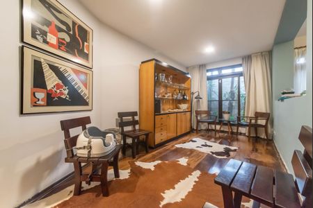 Casa à venda com 240m², 4 quartos e 4 vagasSala - Bar