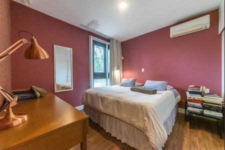 Casa à venda com 240m², 4 quartos e 4 vagasSuíte