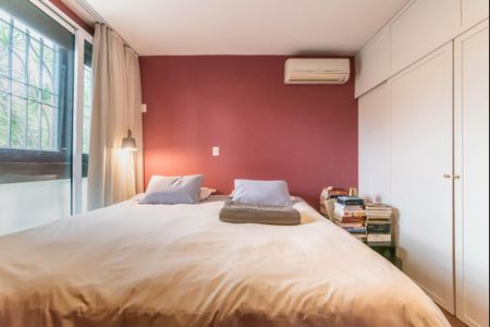 Casa à venda com 240m², 4 quartos e 4 vagasSuíte